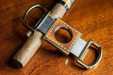 CIGAR CUTTERS